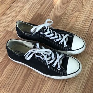 Black lowtop converse
